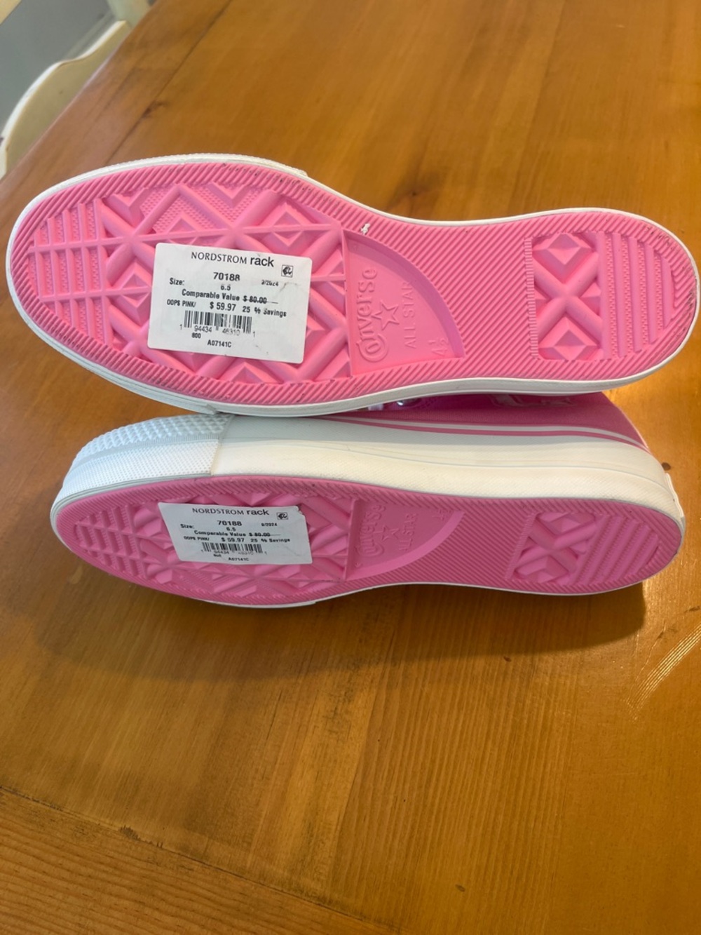 Converse High Top Sneakers in Bright Bubblegum💕Pink💕and White~ NEW Size 6.5 - Picture 6 of 9